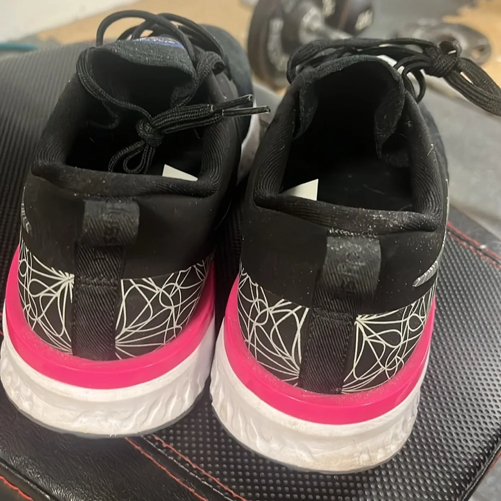Men Nike react - Picture 3 of 4